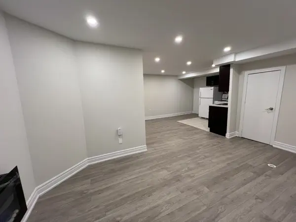 42 Butterfield CRES #Lower A, Vaughan, ON L6A 1J5