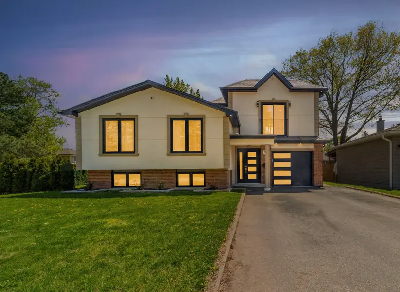 730 Hyde RD, Burlington, ON L7S 1S7