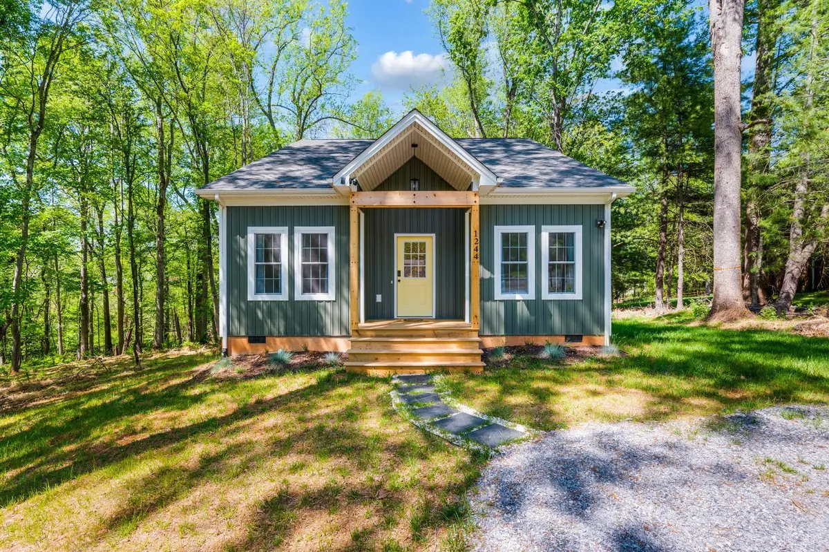 1244 Windsor DR, Bedford, VA 24523