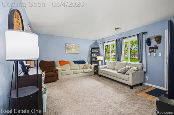247 Kenyon DR, Troycity_oakland, MI 48083