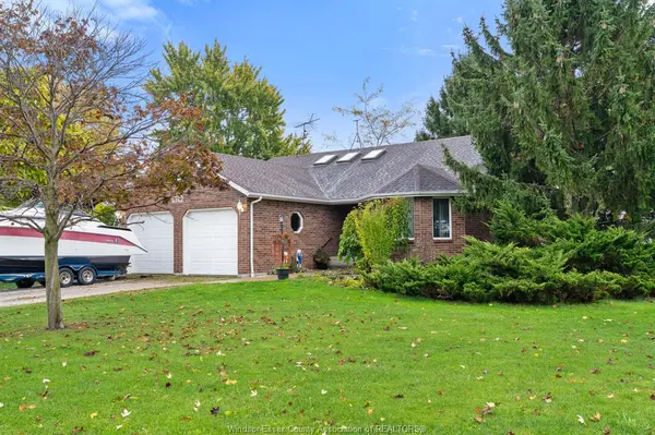 879 ROAD 2 W, Kingsville, ON N9Y 2E4