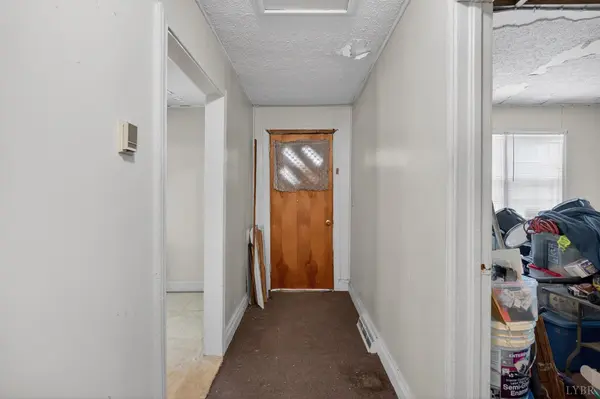 312 Chaney LN, Gretna, VA 24557