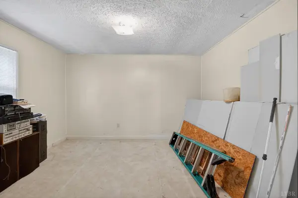 312 Chaney LN, Gretna, VA 24557