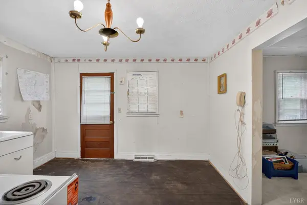 312 Chaney LN, Gretna, VA 24557