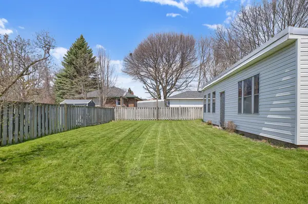 590 Olive AVE, Oshawa, ON L1H 2R5