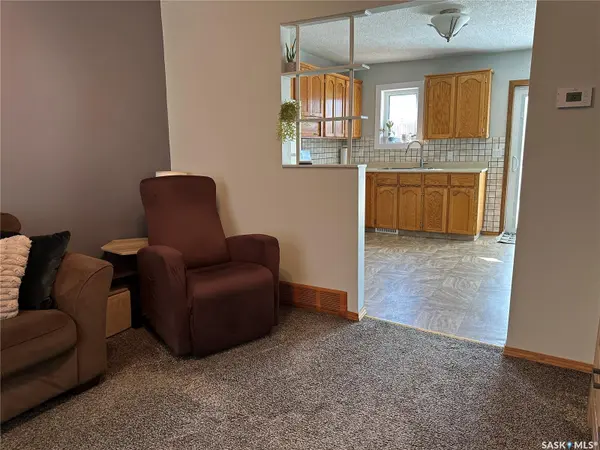 24 3rd AVENUE SE, Weyburn, SK S4H 1X2