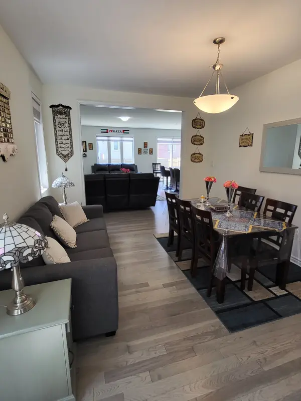 725 Kennedy CIR W, Milton, ON L9E 1R9