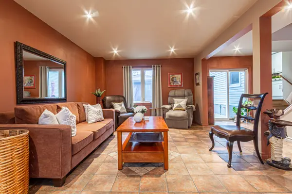899 Hazel ST, Burlington, ON L7R 3X1