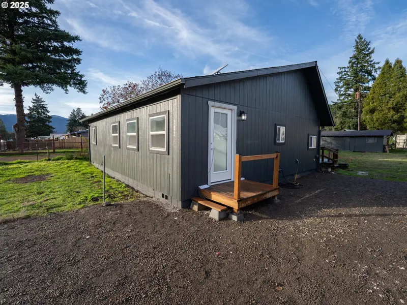 47875 ELGIN AVE, Oakridge, OR 97463
