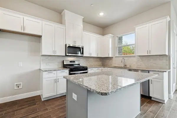 548 Hutchinson Lane, Lewisville, TX 75077
