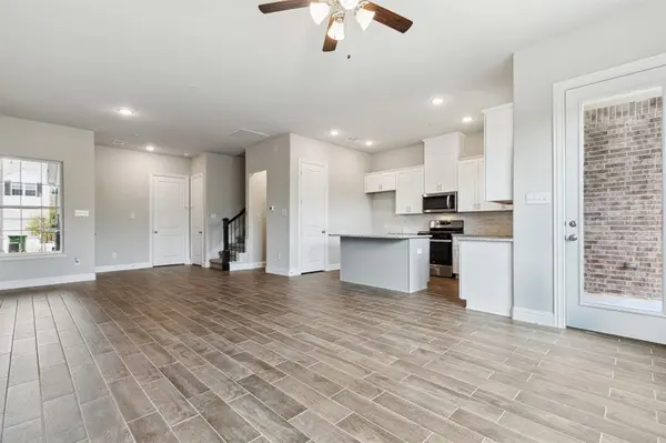 548 Hutchinson Lane, Lewisville, TX 75077