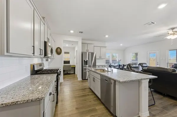 830 Creekview Lane, Lavon, TX 75166
