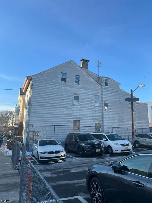 195 Walnut St, Newark City, NJ 07105