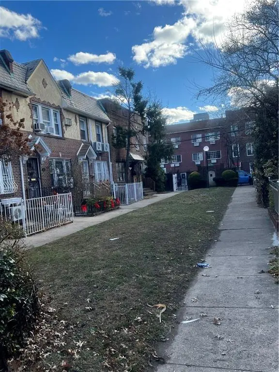 11 Miami CT, Brooklyn, NY 11225
