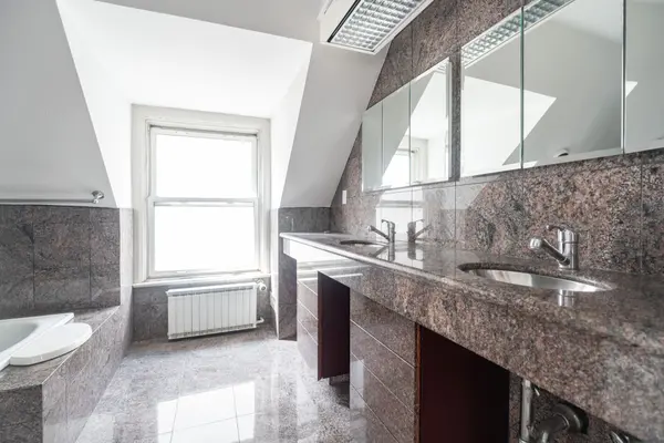 25 Coulson AVE #3RD FL, Toronto C03, ON M4V 1Y3