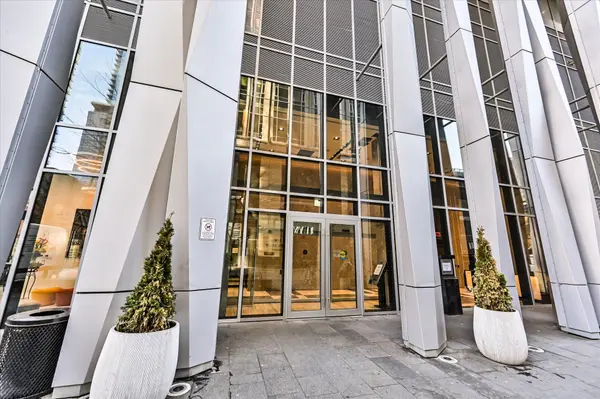 1 Yorkville AVE #3208, Toronto C02, ON M4W 0B1