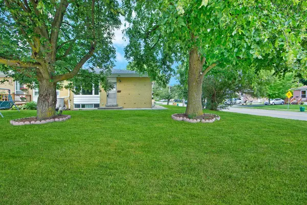 261 Taylor Mills DR #Main Floor, Richmond Hill, ON L4C 2T8
