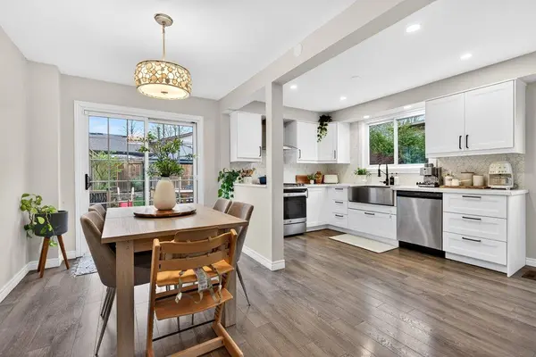 2233 Melissa CRES, Burlington, ON L7P 3T4
