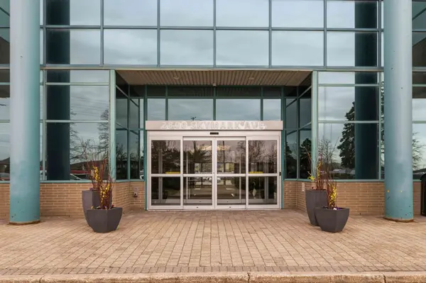 2800 Skymark AVE #32, Mississauga, ON L4W 5A6