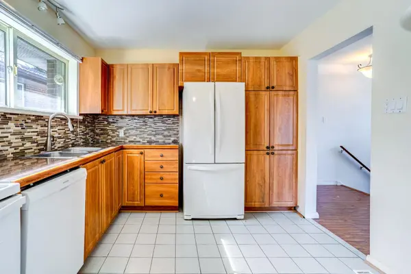 15 Epsom Downs DR, Brampton, ON L6T 1Y7
