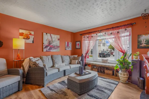 303 Kipling ST, Hawkesbury, ON K6A 2N3