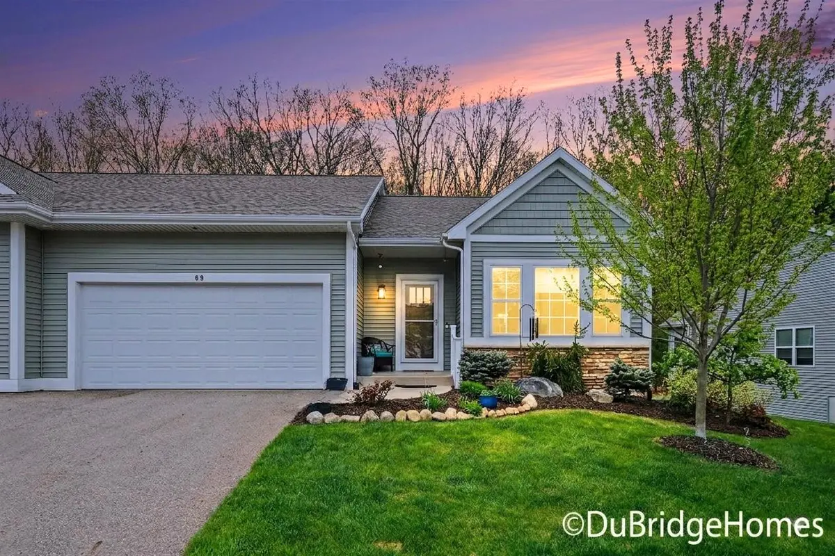 69 Blue Violet LN NE, Plainfield Twp, MI 49321