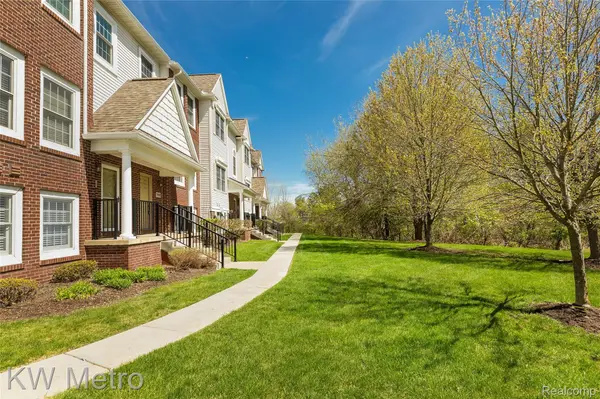 788 EAGLE DR, Fenton, MI 48430