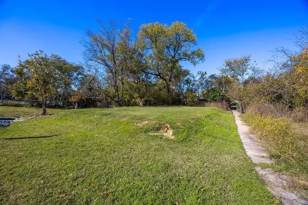 2433 52nd Street, Dallas, TX 75216