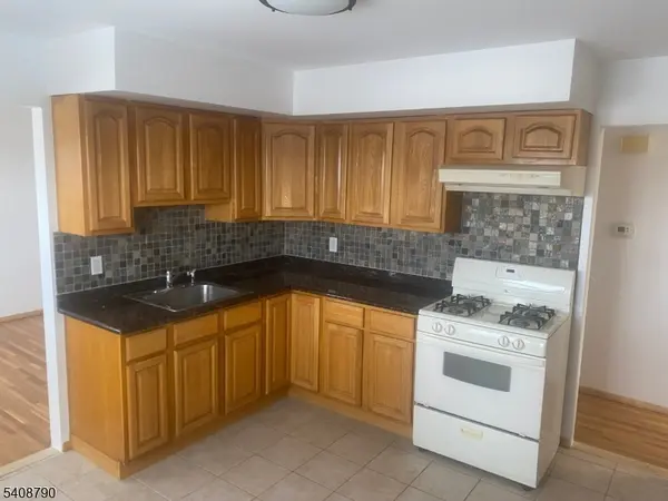 423 Clarkson Ave #2, Elizabeth City, NJ 07202
