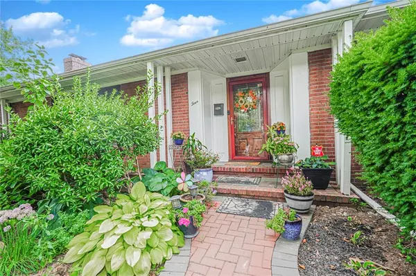 4 Brentwood AVE, Staten Island, NY 10301