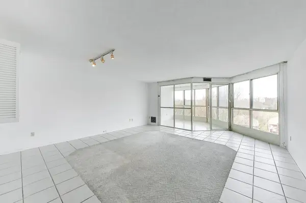 5 Weldrick RD W #611, Richmond Hill, ON L4C 8S9