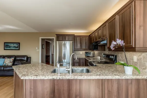 35 Gibbon DR, Barrie, ON L4N 6S9