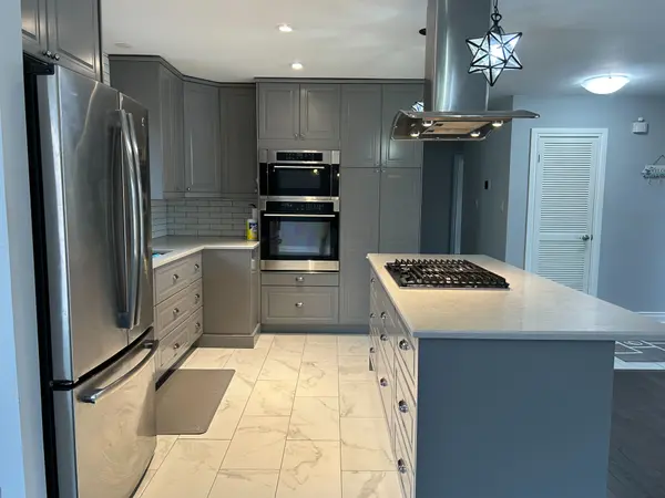 2415 Edith AVE, Burlington, ON L7R 1N6