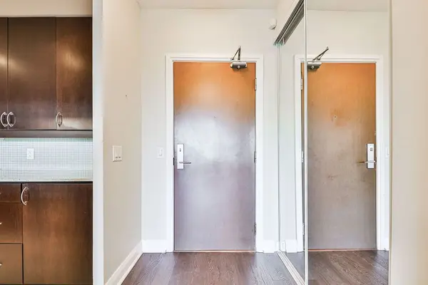 1055 Southdown RD #707, Mississauga, ON L5J 0A3