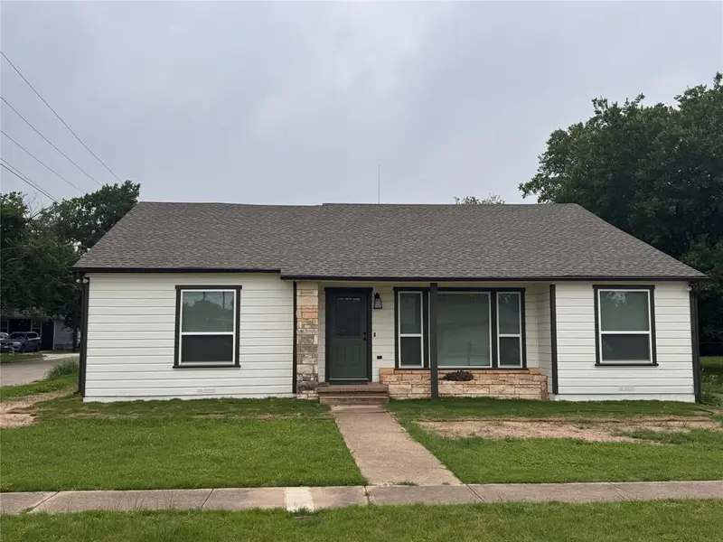 410 S Hannaford Street, Granbury, TX 76048
