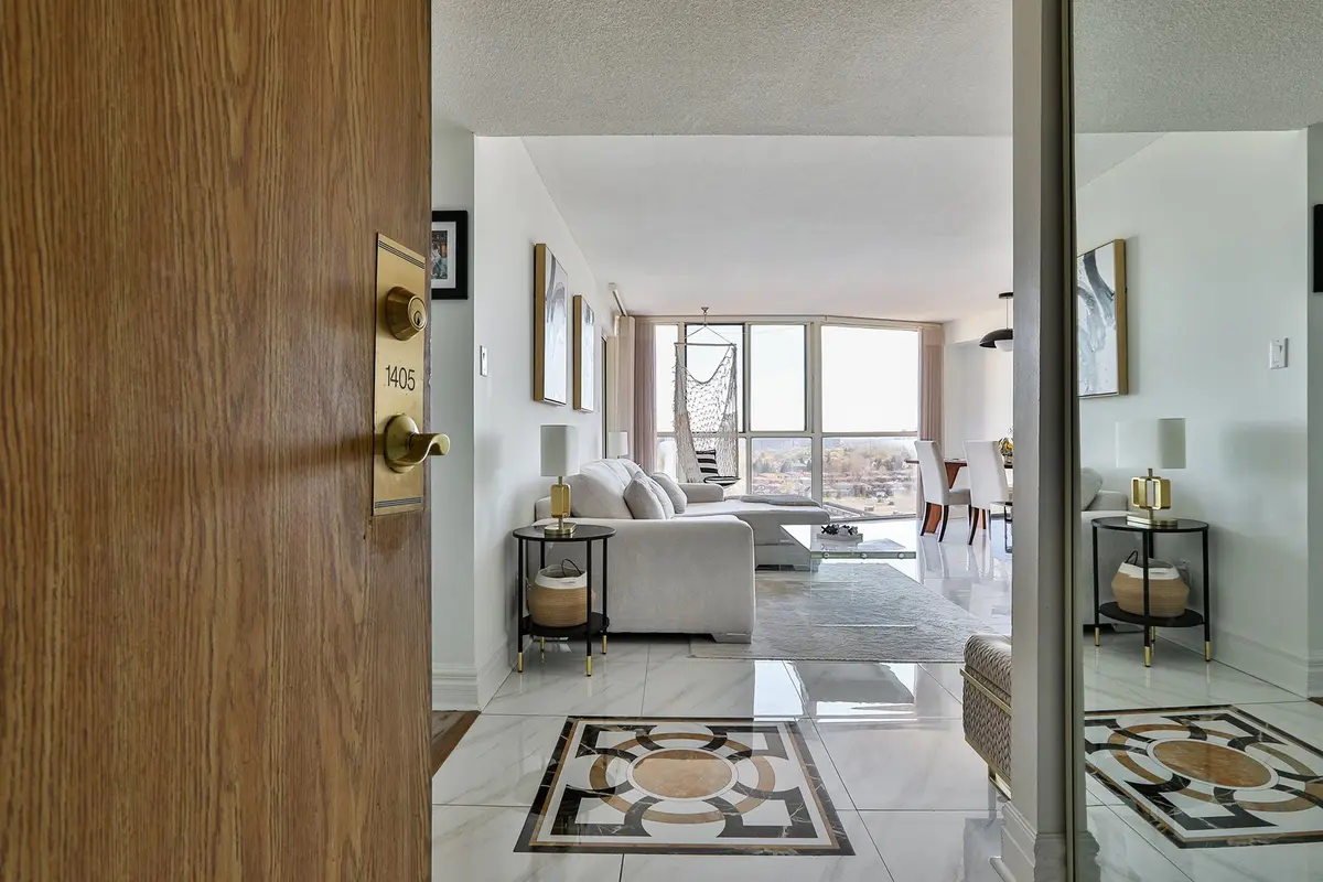 1360 Rathburn RD E #1405, Mississauga, ON L4W 4H4