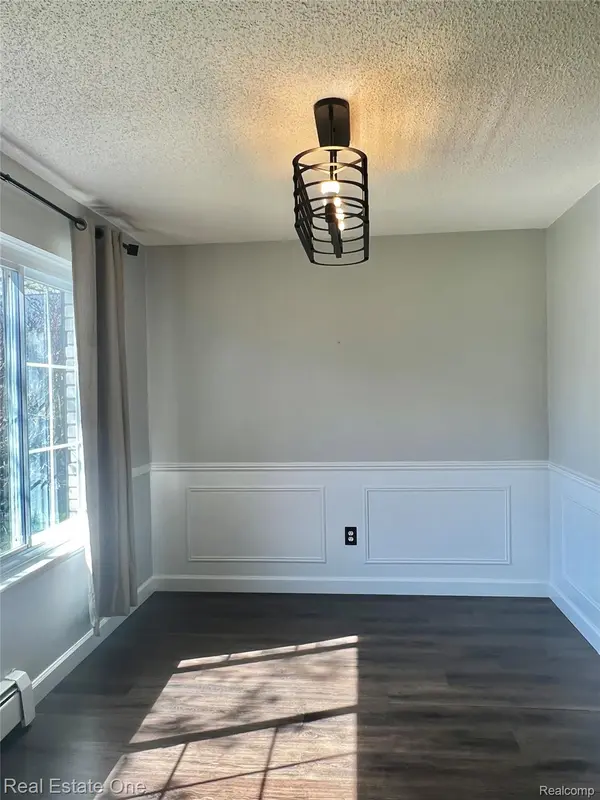 100 W Hickory Grove RD #c1, Bloomfield Hills, MI 48304