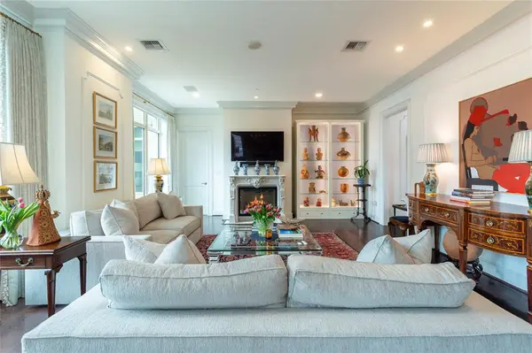 2525 N PEARL Street #1004, Dallas, TX 75201