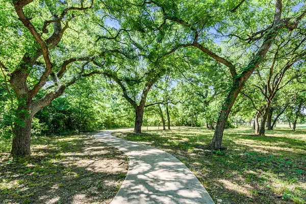 1013 Birkdale Drive, Justin, TX 76247