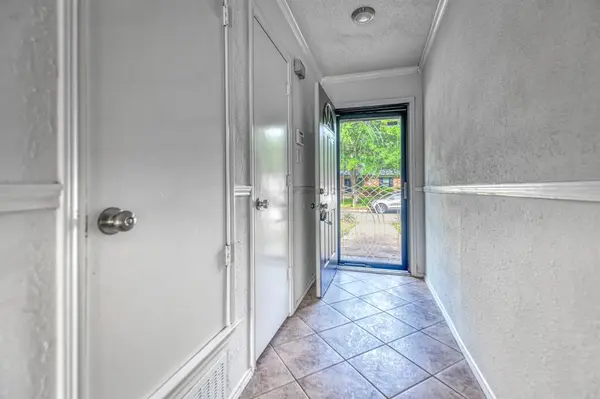 6208 Big Springs Drive, Arlington, TX 76001