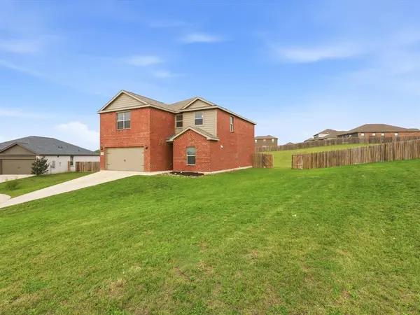 104 Saloon Cove W, Newark, TX 76071