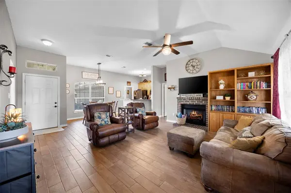 3928 Country Meadows Circle, Granbury, TX 76049