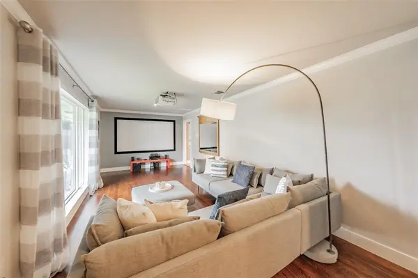 3249 Regent Drive, Dallas, TX 75229