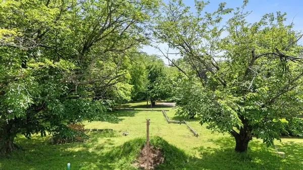 602 Wes Michael Road, Bonham, TX 75418