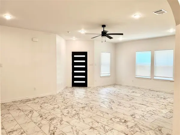 2811 Silkwood Street, Dallas, TX 75215