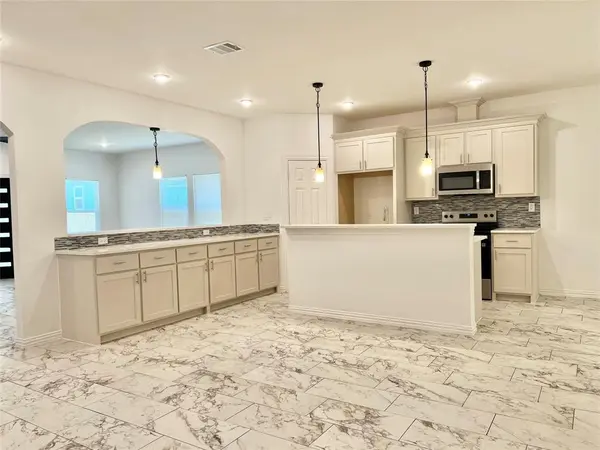 2811 Silkwood Street, Dallas, TX 75215