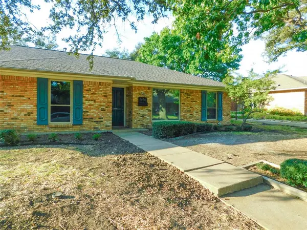 1946 Kensington Drive, Carrollton, TX 75007