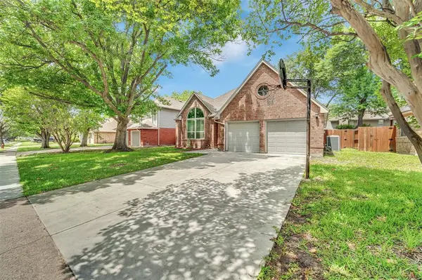 340 Clayton Street, Grand Prairie, TX 75052