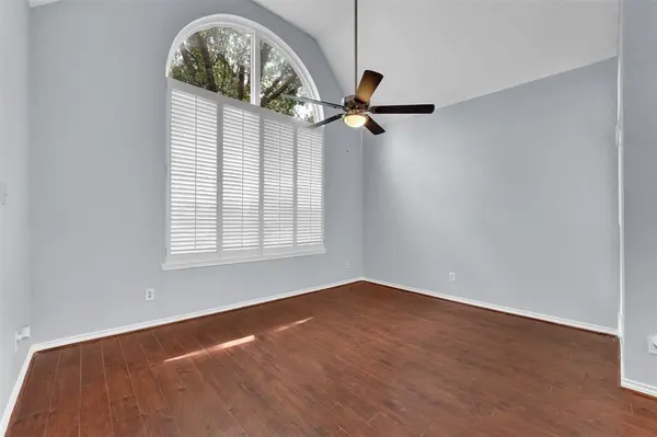 340 Clayton Street, Grand Prairie, TX 75052