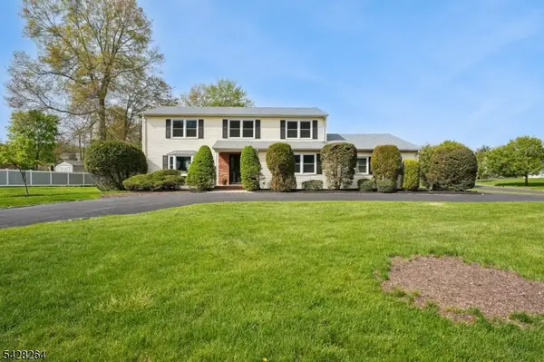 17 Fox Run Dr, East Hanover Twp., NJ 07936